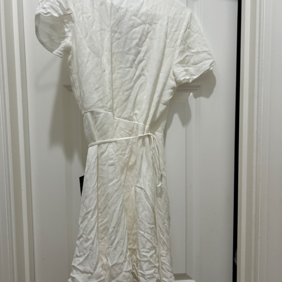 Lulus white wrap dress NWT XS - Picture 5 of 6